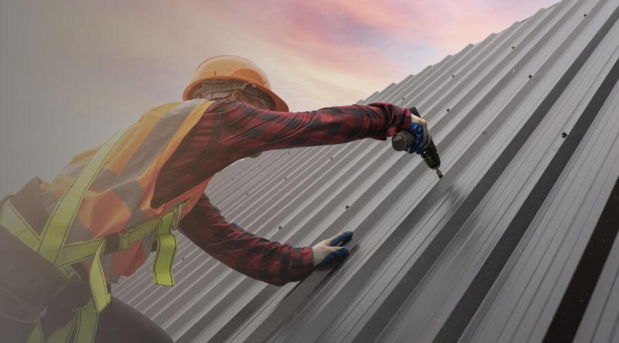 Professional gutter cleaning in El Centro, CA